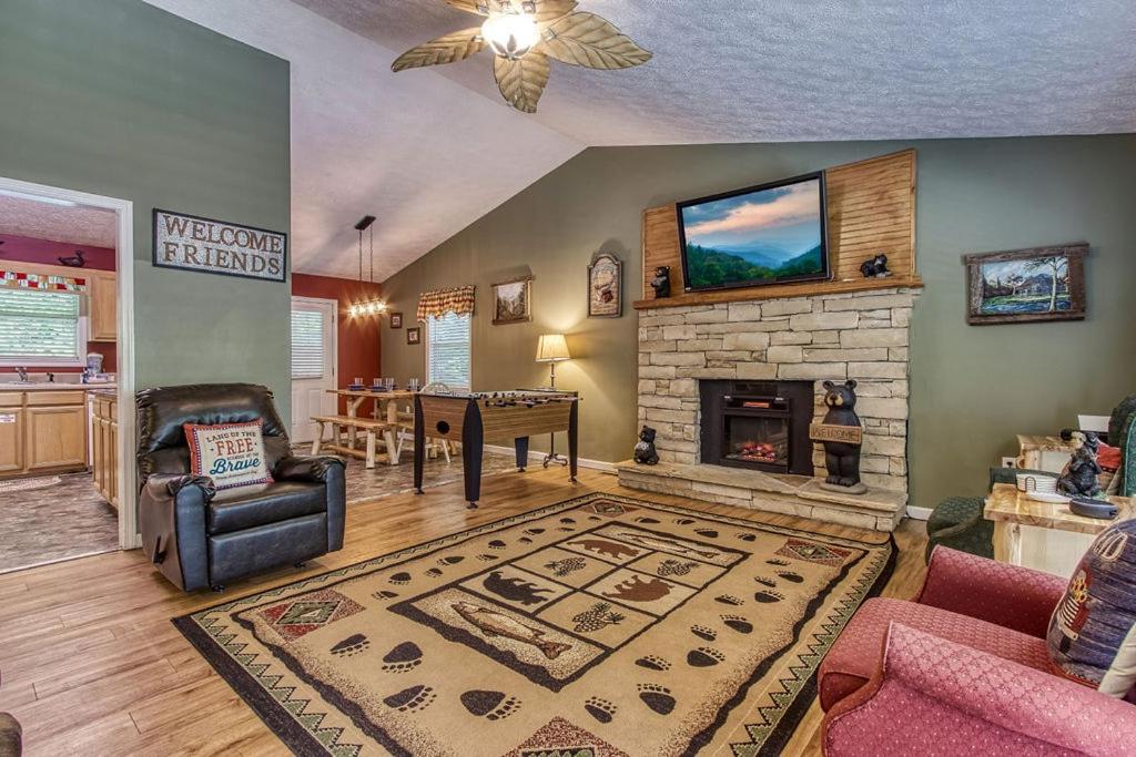 River Song, Near River, Hot Tub, Foosball, Wifi 1089 Free Tickets Each Paid Day, Dollywood And More Сев'єрвілл Екстер'єр фото