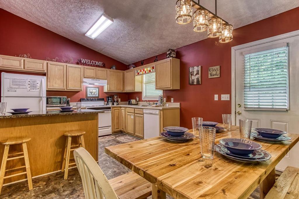 River Song, Near River, Hot Tub, Foosball, Wifi 1089 Free Tickets Each Paid Day, Dollywood And More Сев'єрвілл Екстер'єр фото
