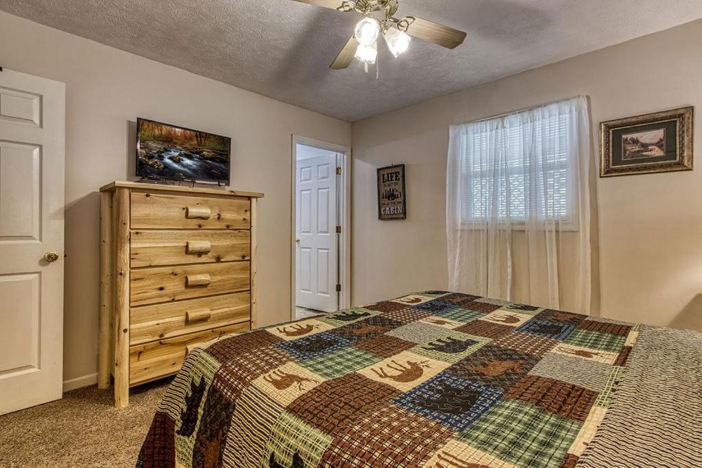 River Song, Near River, Hot Tub, Foosball, Wifi 1089 Free Tickets Each Paid Day, Dollywood And More Сев'єрвілл Екстер'єр фото